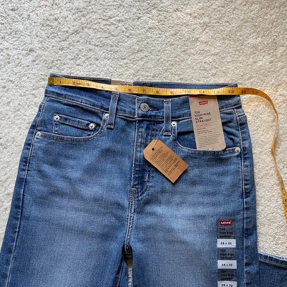 NWT Levi's 724 High Rise Straight Women's Jeans Size 28/32 - Picture 9 of 11